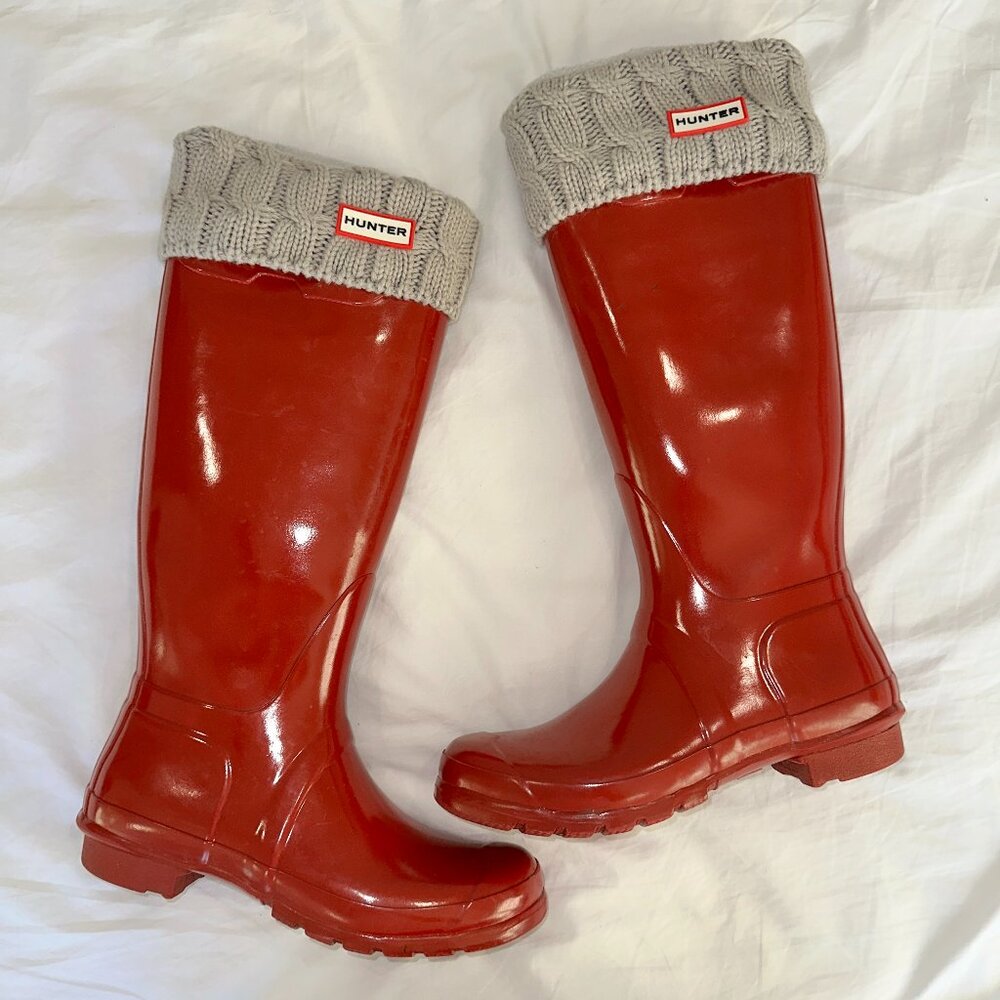 Hunter Rain Boots Original Tall Red Gloss Women's Size 10 with Cable Socks